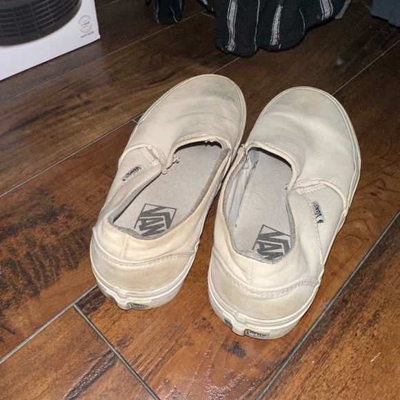 Vans - Picture 2 of 3